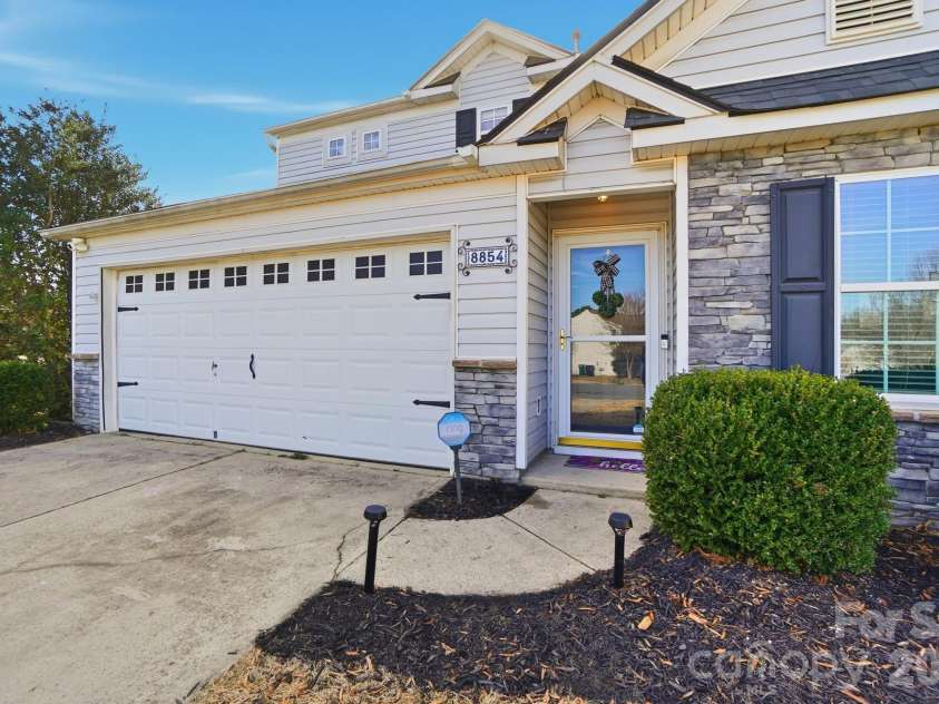 8854 Laurel Run Drive, Charlotte, NC 28269.  MLS# CAR4336283, YatesRealty ID 2978. 