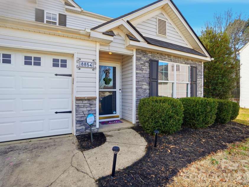 8854 Laurel Run Drive, Charlotte, NC 28269.  MLS# CAR4336283, YatesRealty ID 2978. 