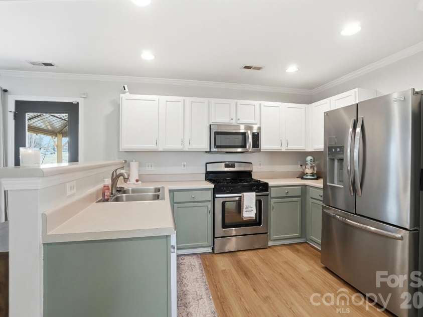 8854 Laurel Run Drive, Charlotte, NC 28269.  MLS# CAR4336283, YatesRealty ID 2978. 