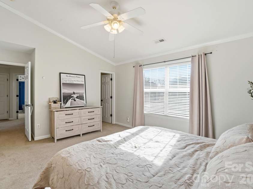 8854 Laurel Run Drive, Charlotte, NC 28269.  MLS# CAR4336283, YatesRealty ID 2978. 