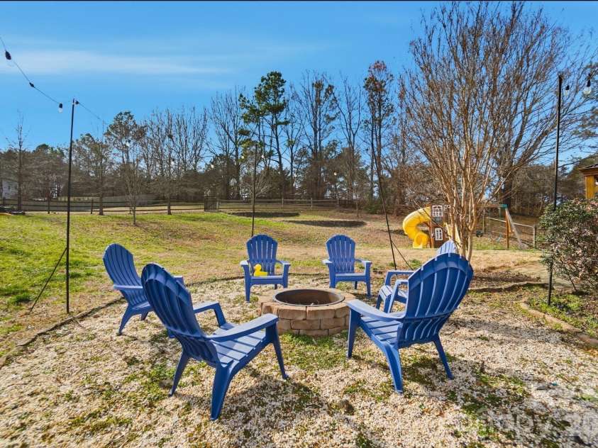 8854 Laurel Run Drive, Charlotte, NC 28269.  MLS# CAR4336283, YatesRealty ID 2978. 