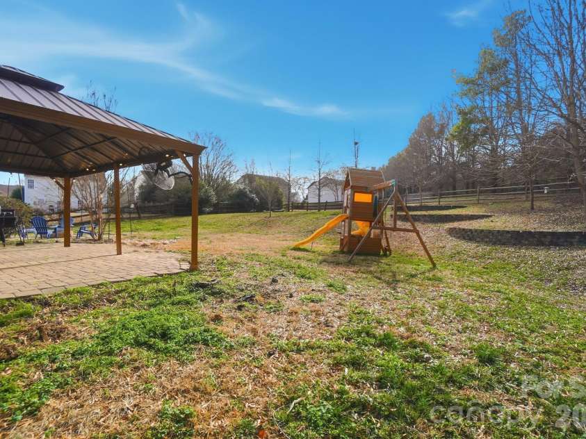 8854 Laurel Run Drive, Charlotte, NC 28269.  MLS# CAR4336283, YatesRealty ID 2978. 