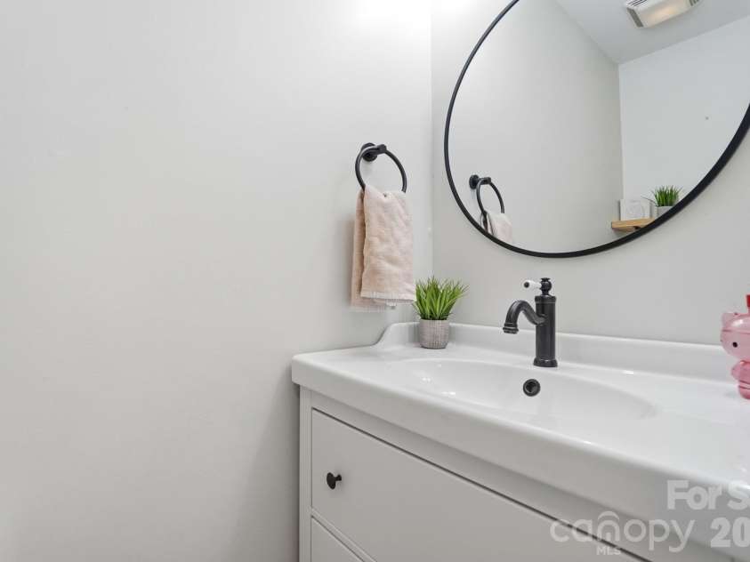 8854 Laurel Run Drive, Charlotte, NC 28269.  MLS# CAR4336283, YatesRealty ID 2978. Half bath downstairs