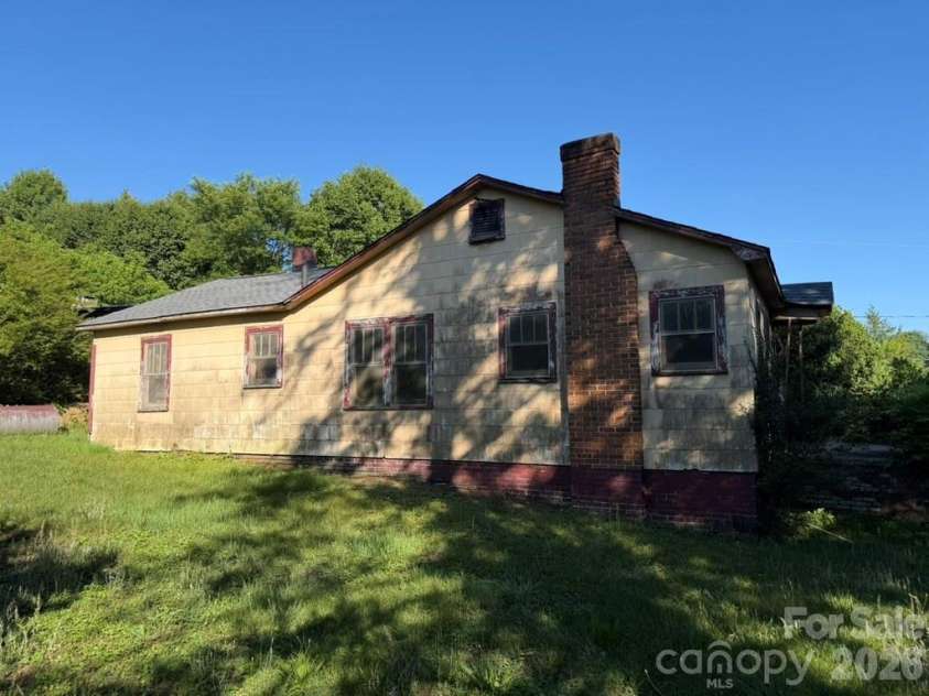 3370 Rocky Road, Lenoir, NC 28645.  MLS# CAR4392875, YatesRealty ID 29780. 