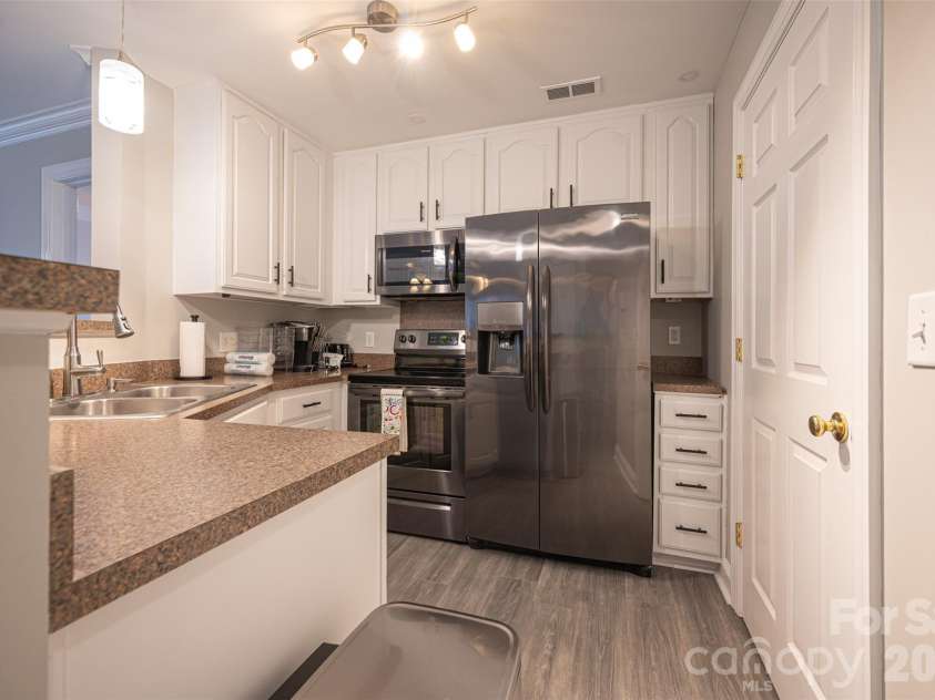 3148 Walnut Park Drive, Charlotte, NC 28262.  MLS# CAR4391810, YatesRealty ID 29781. 