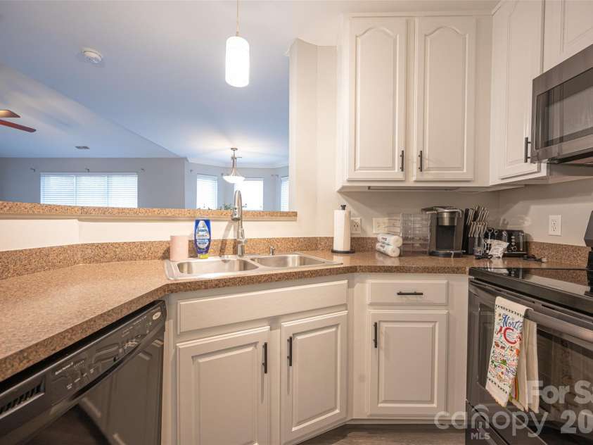 3148 Walnut Park Drive, Charlotte, NC 28262.  MLS# CAR4391810, YatesRealty ID 29781. 