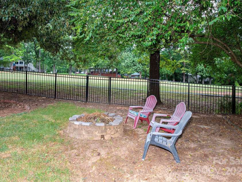 16065 Taku Court, Tega Cay, SC 29708.  MLS# CAR4284887, YatesRealty ID 29782. Fire Pit