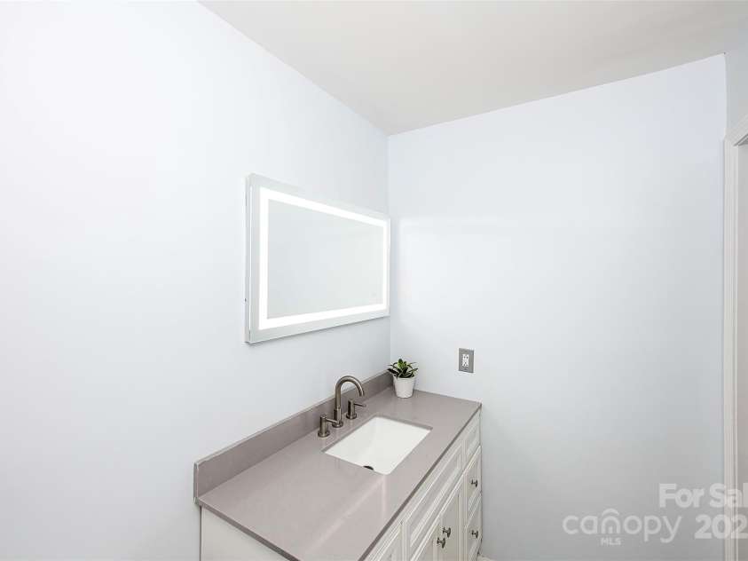 16065 Taku Court, Tega Cay, SC 29708.  MLS# CAR4284887, YatesRealty ID 29782. Mail Level Full Bath