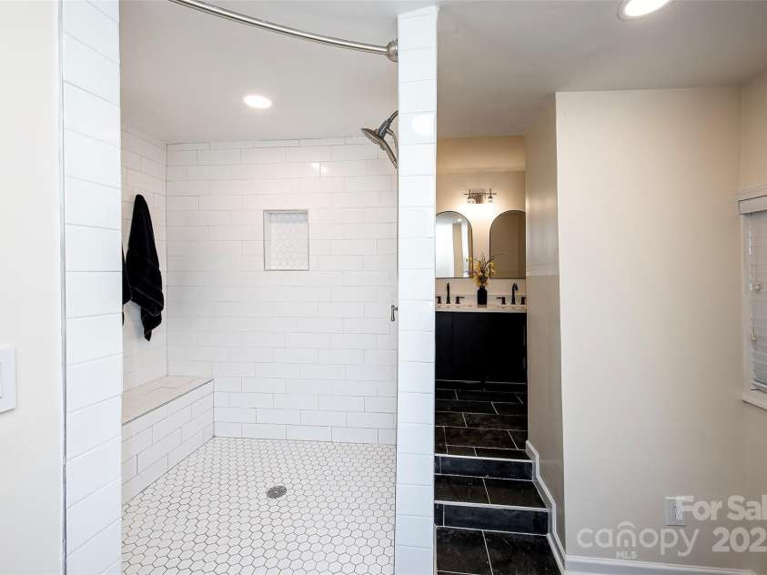16065 Taku Court, Tega Cay, SC 29708.  MLS# CAR4284887, YatesRealty ID 29782. Primary Shower