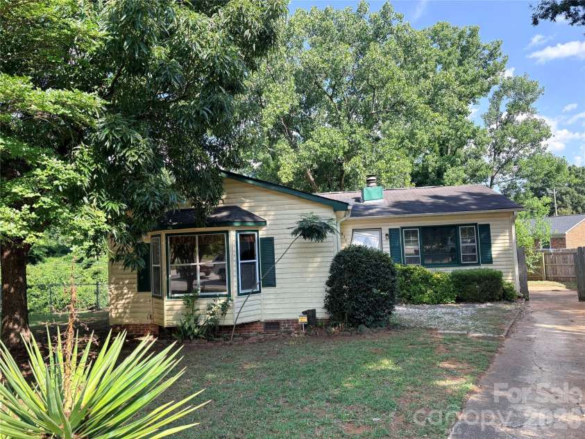 875 Rolling Green Drive, Rock Hill, SC 29730.  MLS# CAR4392751, YatesRealty ID 29782. 
