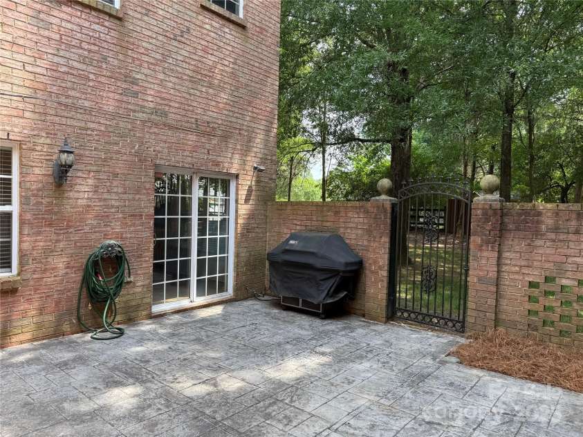 9177 Bonnie Briar Circle, Charlotte, NC 28277.  MLS# CAR4267852, YatesRealty ID 29784. Enclosed courtyard off the breakfast area opens to wooded back area
