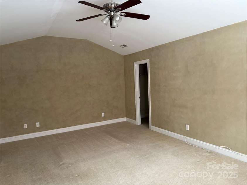 9177 Bonnie Briar Circle, Charlotte, NC 28277.  MLS# CAR4267852, YatesRealty ID 29784. Large Primary bedroom with vaulted ceiling, 2 walk in closets