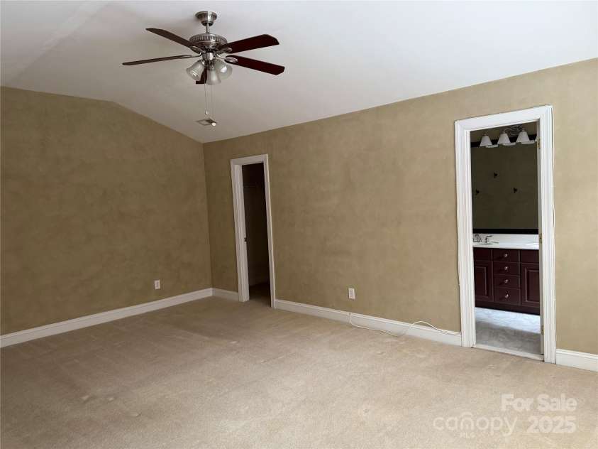 9177 Bonnie Briar Circle, Charlotte, NC 28277.  MLS# CAR4267852, YatesRealty ID 29784. Primary bedroom w/en suite bath