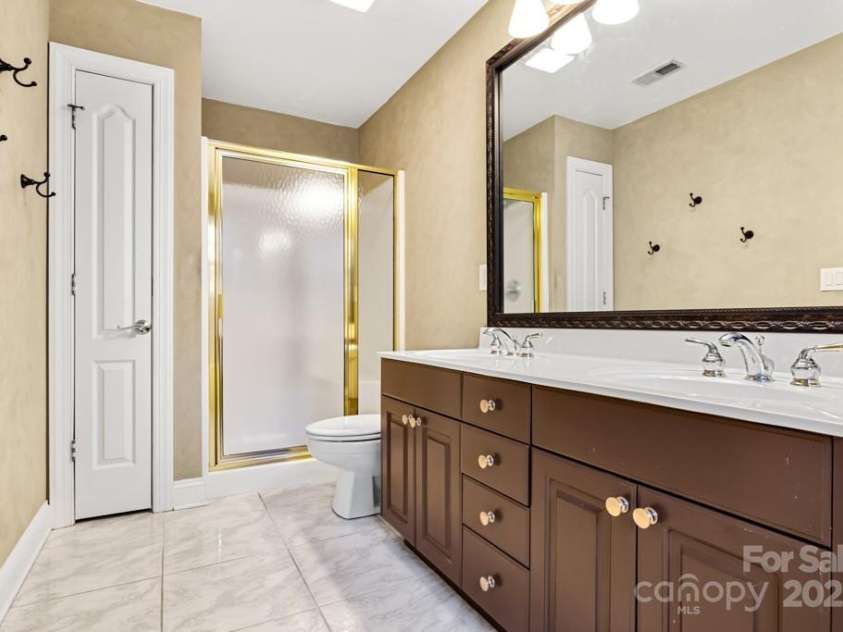 9177 Bonnie Briar Circle, Charlotte, NC 28277.  MLS# CAR4300122, YatesRealty ID 29784. 