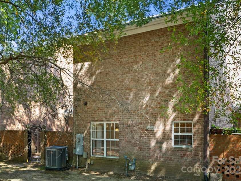 9177 Bonnie Briar Circle, Charlotte, NC 28277.  MLS# CAR4300122, YatesRealty ID 29784. 