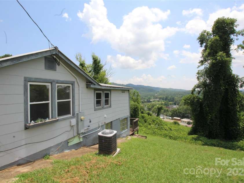 105 Summit Street, Marion, NC 28752.  MLS# CAR4281289, YatesRealty ID 29785. 