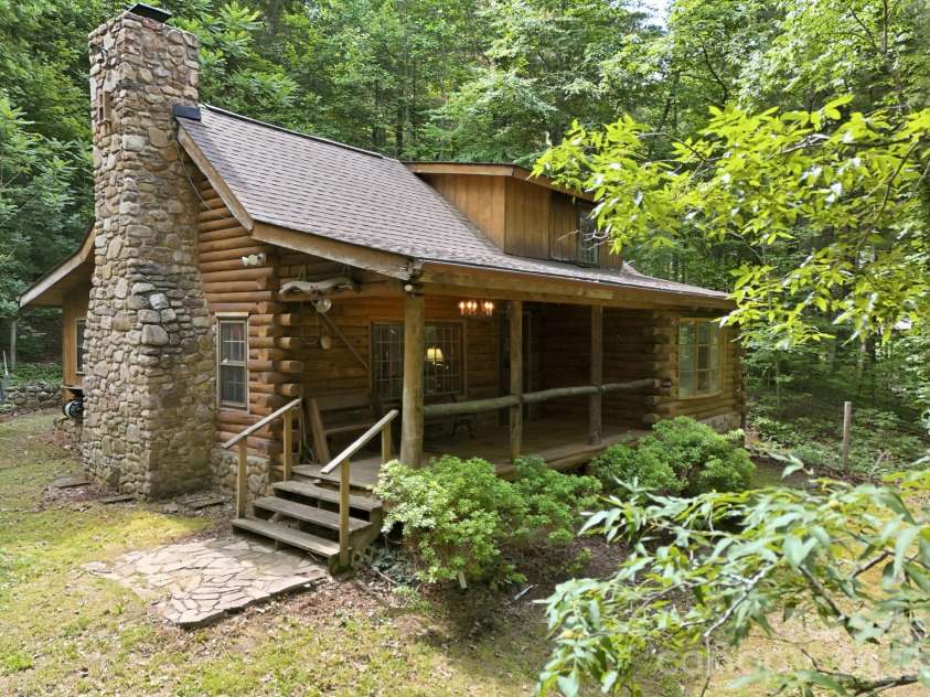 3 Parkview Drive Extension, Asheville, NC 28805.  MLS# CAR4392893, YatesRealty ID 29786. 