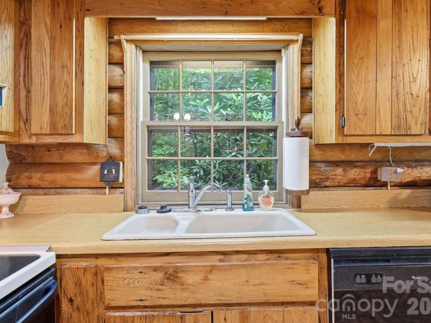 3 Parkview Drive Extension, Asheville, NC 28805.  MLS# CAR4392893, YatesRealty ID 29786. 
