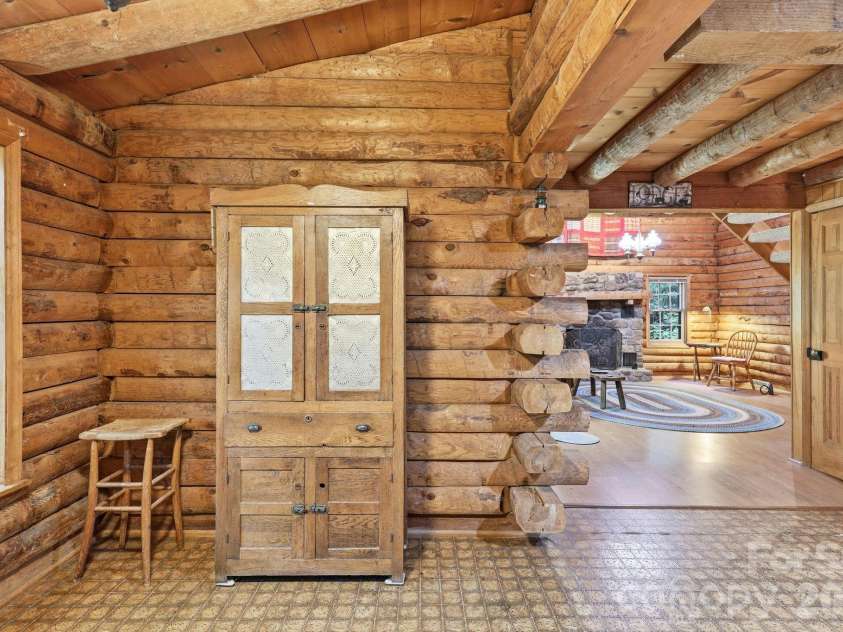 3 Parkview Drive Extension, Asheville, NC 28805.  MLS# CAR4392893, YatesRealty ID 29786. 