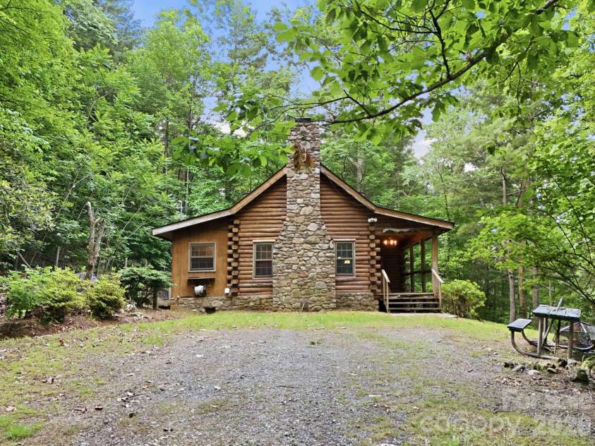 3 Parkview Drive Extension, Asheville, NC 28805.  MLS# CAR4392893, YatesRealty ID 29786. 