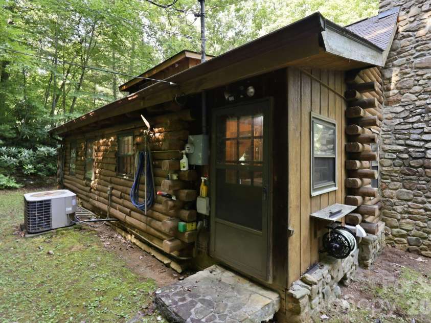 3 Parkview Drive Extension, Asheville, NC 28805.  MLS# CAR4392893, YatesRealty ID 29786. 