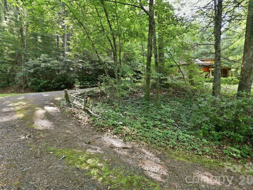 3 Parkview Drive Extension, Asheville, NC 28805.  MLS# CAR4392893, YatesRealty ID 29786. 