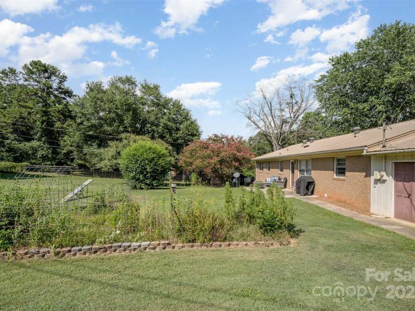 311 Rollingwood Drive, Stanley, NC 28164.  MLS# CAR4284390, YatesRealty ID 29786. 