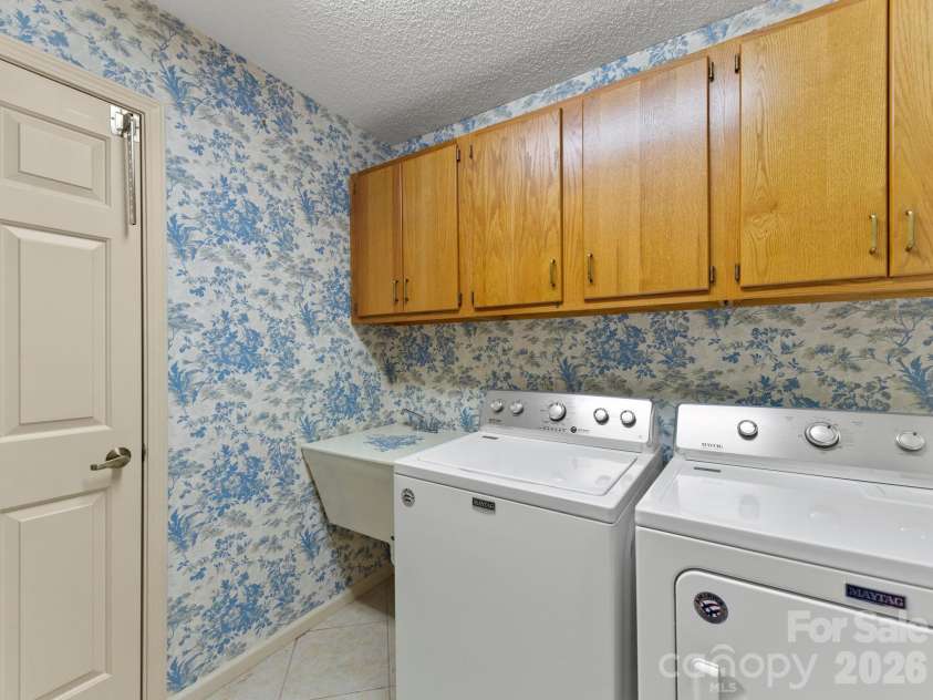 1001 Red Oak Drive, Hendersonville, NC 28791.  MLS# CAR4388420, YatesRealty ID 29789. 