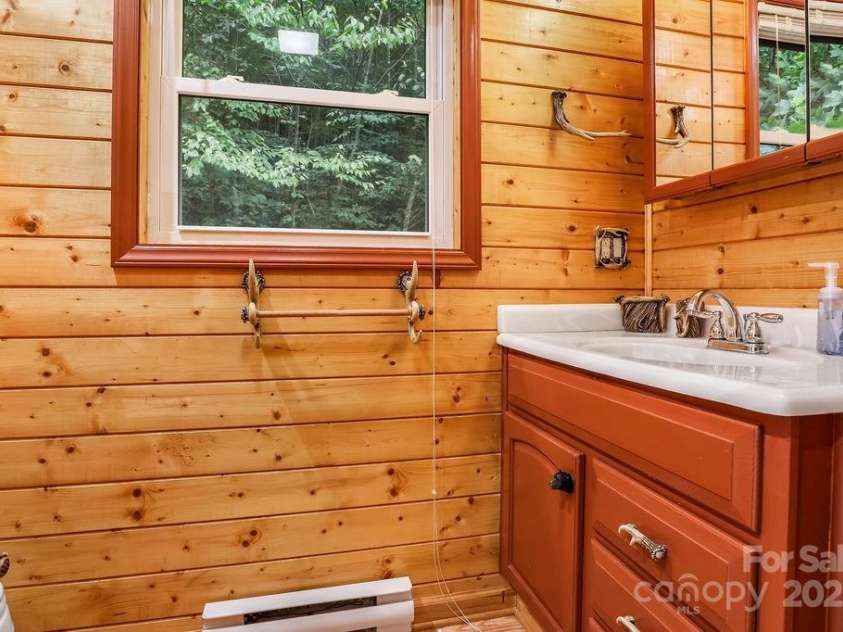 4271 Old Field Creek Road, Grassy Creek, NC 28631.  MLS# CAR4284275, YatesRealty ID 2979. Bathroom