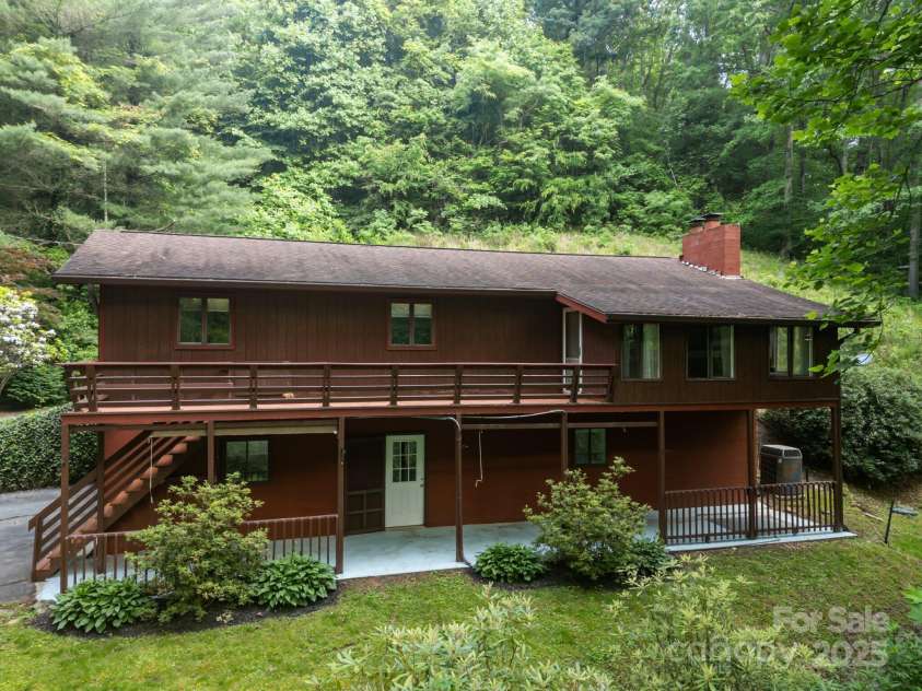 506 Cripple Creek, Sylva, NC 28779.  MLS# CAR4283838, YatesRealty ID 29790. 