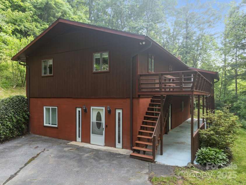 506 Cripple Creek, Sylva, NC 28779.  MLS# CAR4283838, YatesRealty ID 29790. 