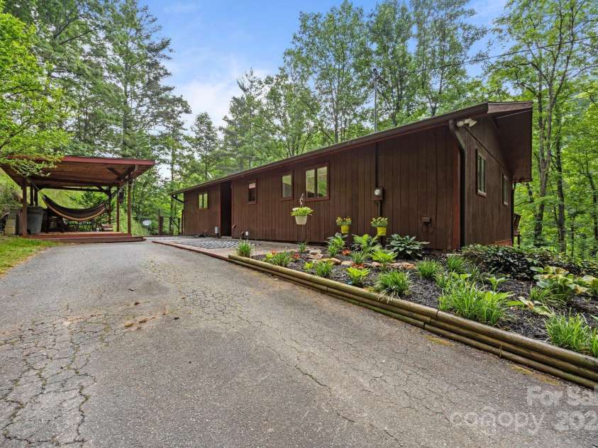 506 Cripple Creek, Sylva, NC 28779.  MLS# CAR4283838, YatesRealty ID 29790. 