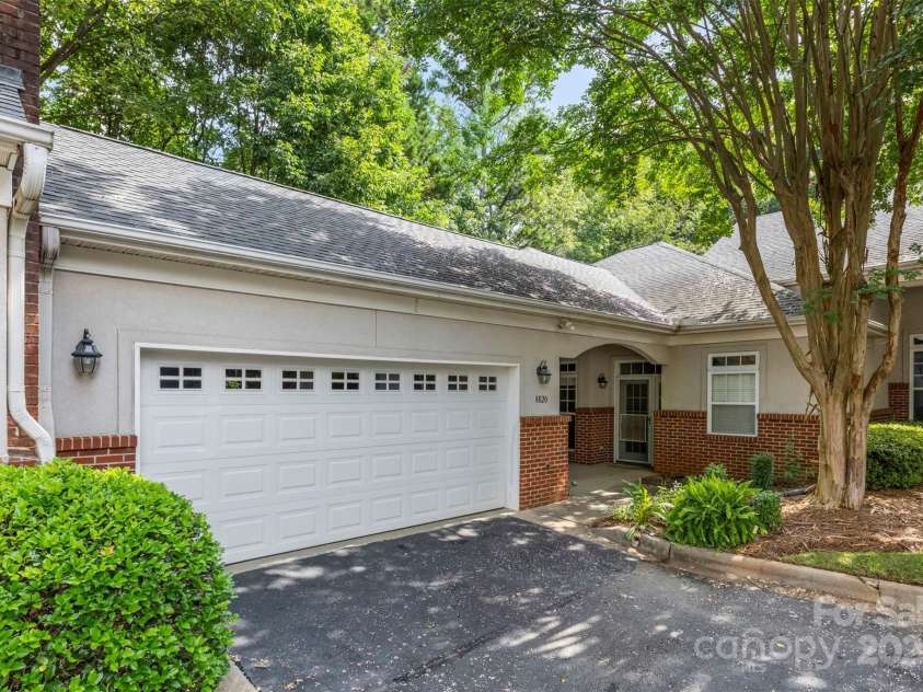 8820 Legacy Lake Lane, Charlotte, NC 28269.  MLS# CAR4283739, YatesRealty ID 29791. 