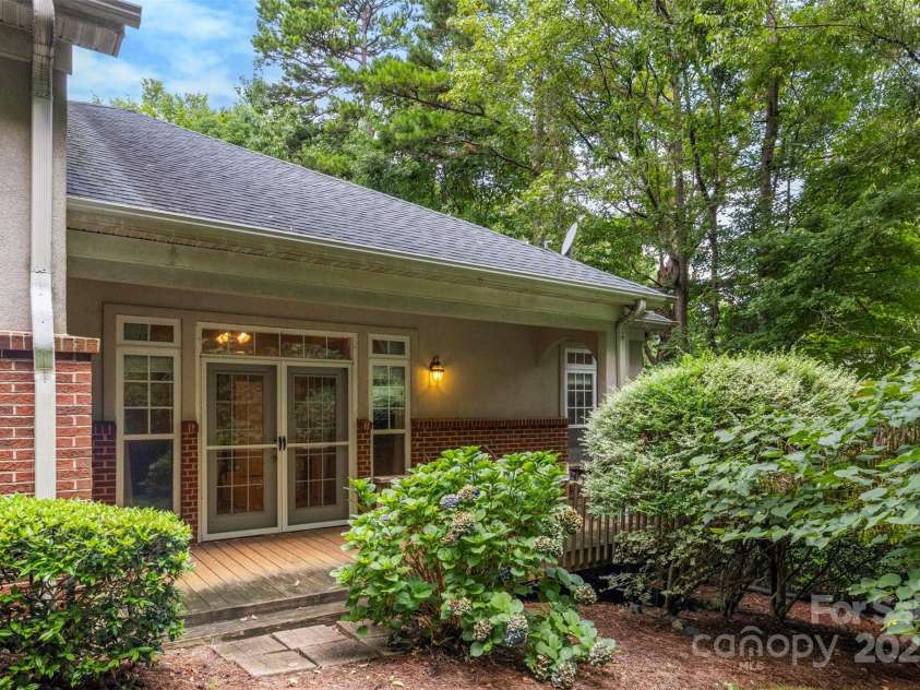 8820 Legacy Lake Lane, Charlotte, NC 28269.  MLS# CAR4283739, YatesRealty ID 29791. 