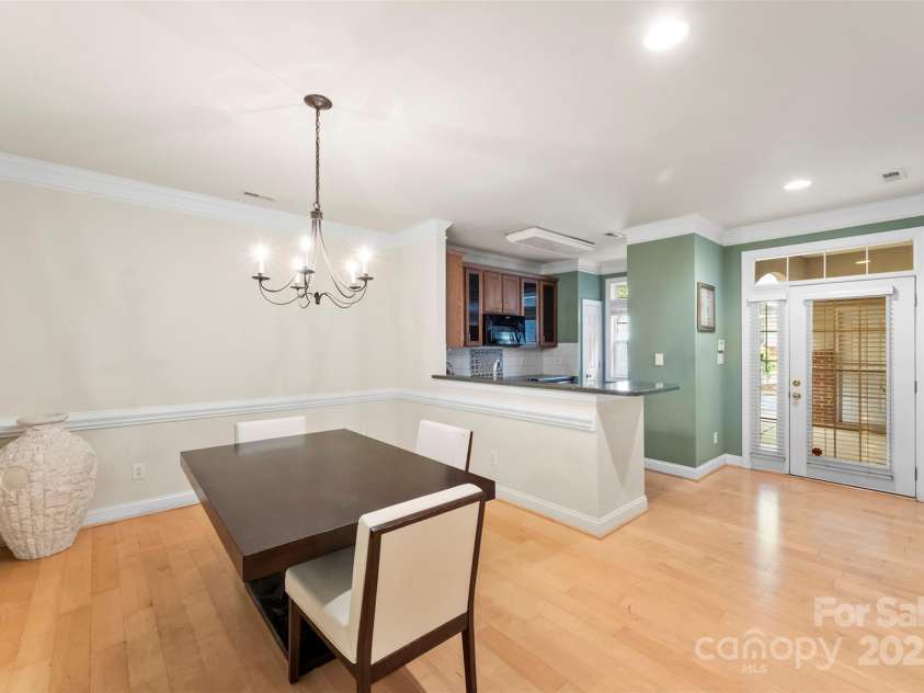 8820 Legacy Lake Lane, Charlotte, NC 28269.  MLS# CAR4283739, YatesRealty ID 29791. Dinning Room