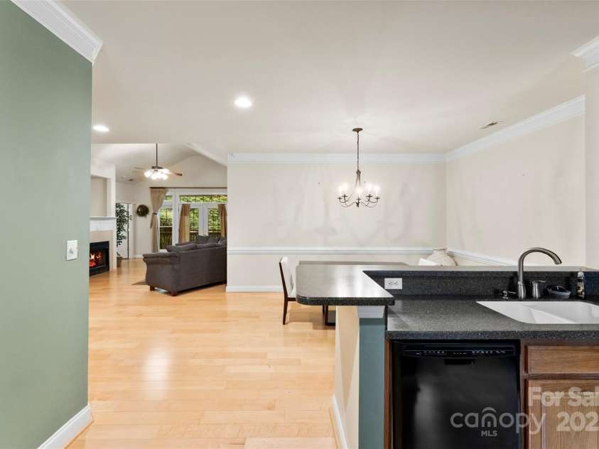 8820 Legacy Lake Lane, Charlotte, NC 28269.  MLS# CAR4283739, YatesRealty ID 29791. Entry