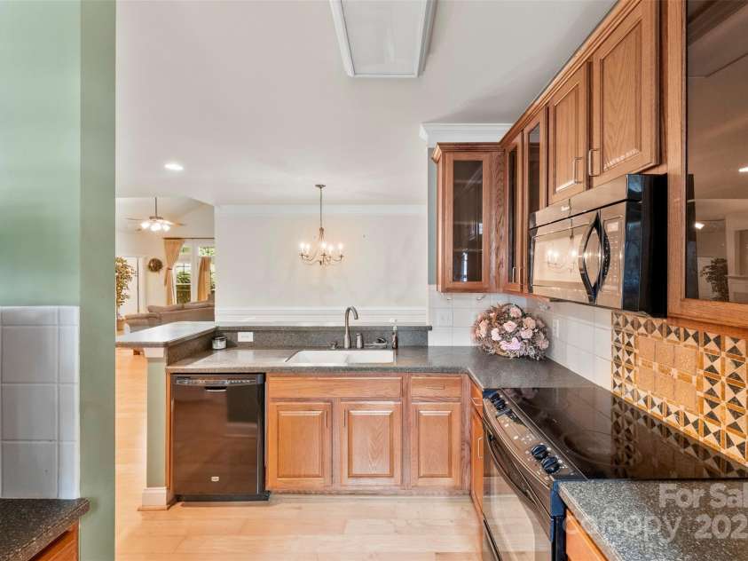 8820 Legacy Lake Lane, Charlotte, NC 28269.  MLS# CAR4283739, YatesRealty ID 29791. Kitchen