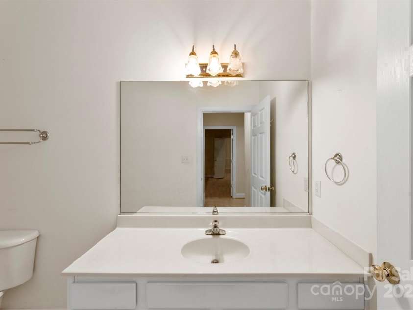 8820 Legacy Lake Lane, Charlotte, NC 28269.  MLS# CAR4283739, YatesRealty ID 29791. Second Bathroom