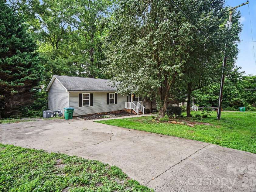 505 13th Street, Bessemer City, NC 28016.  MLS# CAR4391828, YatesRealty ID 29792. 