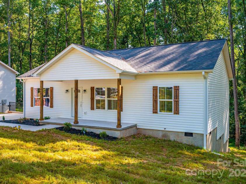 1452 7th Street, Newton, NC 28658.  MLS# CAR4287379, YatesRealty ID 29795. 