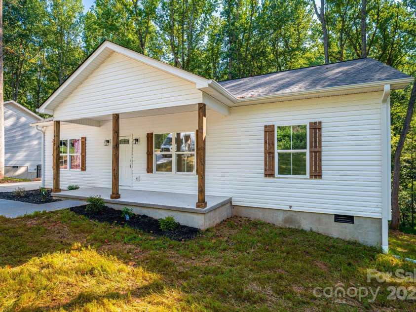 1452 7th Street, Newton, NC 28658.  MLS# CAR4287379, YatesRealty ID 29795. 