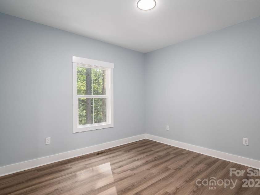 1452 7th Street, Newton, NC 28658.  MLS# CAR4287379, YatesRealty ID 29795. 