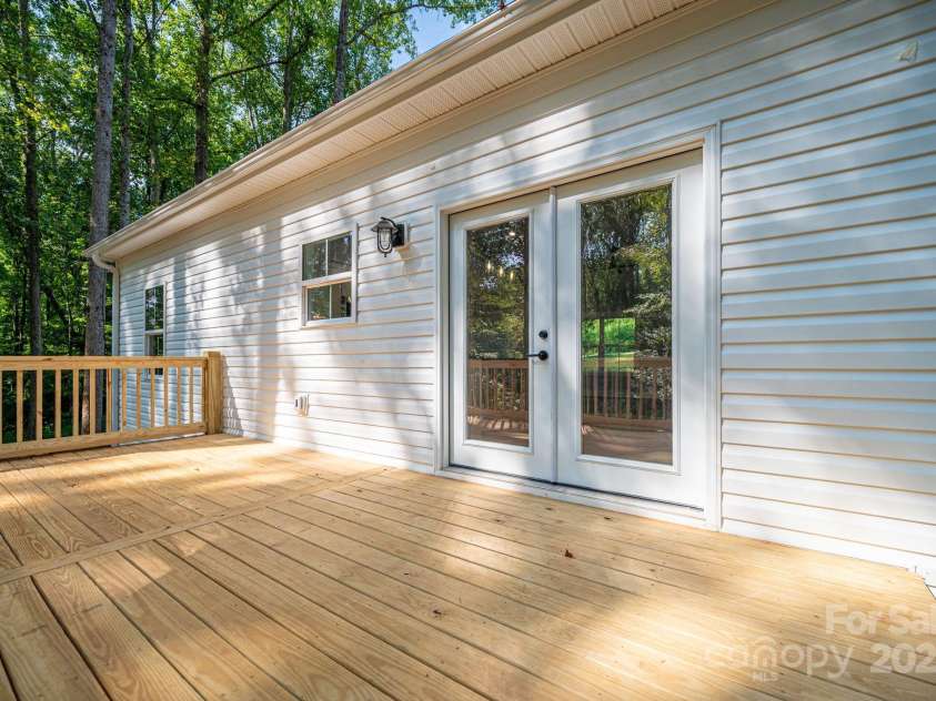 1452 7th Street, Newton, NC 28658.  MLS# CAR4287379, YatesRealty ID 29795. 