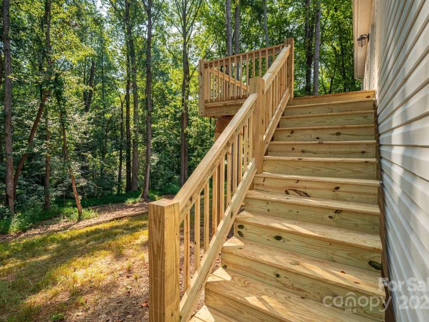 1452 7th Street, Newton, NC 28658.  MLS# CAR4287379, YatesRealty ID 29795. 