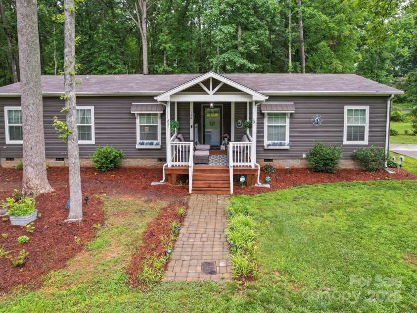 142 Hickory Road, Lexington, NC 27292.  MLS# CAR4269875, YatesRealty ID 29797. 