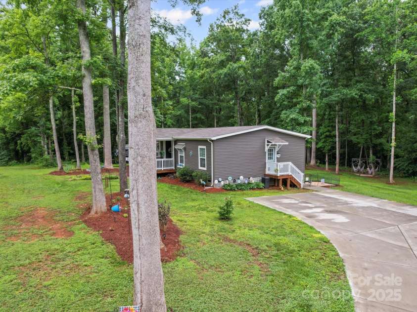 142 Hickory Road, Lexington, NC 27292.  MLS# CAR4269875, YatesRealty ID 29797. 