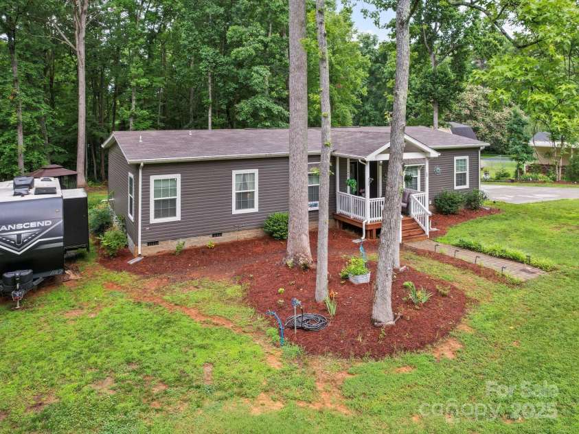 142 Hickory Road, Lexington, NC 27292.  MLS# CAR4269875, YatesRealty ID 29797. 