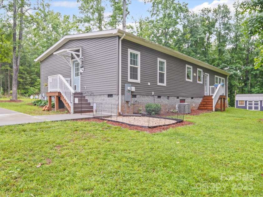 142 Hickory Road, Lexington, NC 27292.  MLS# CAR4269875, YatesRealty ID 29797. 