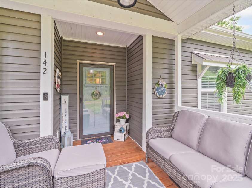 142 Hickory Road, Lexington, NC 27292.  MLS# CAR4269875, YatesRealty ID 29797. 