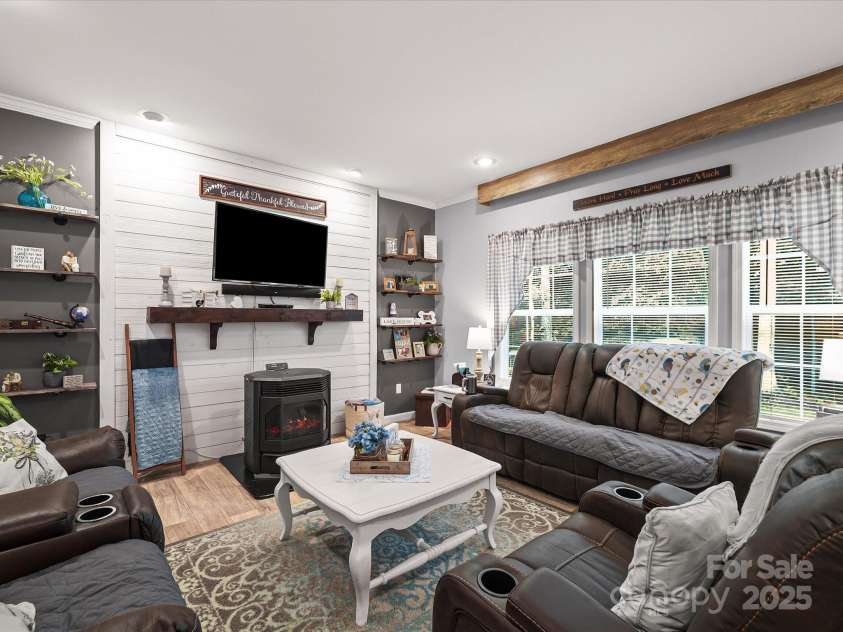 142 Hickory Road, Lexington, NC 27292.  MLS# CAR4269875, YatesRealty ID 29797. 